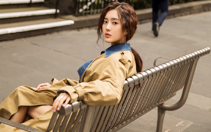 AI“换装”损害军人警察形象 法律风险不容忽视